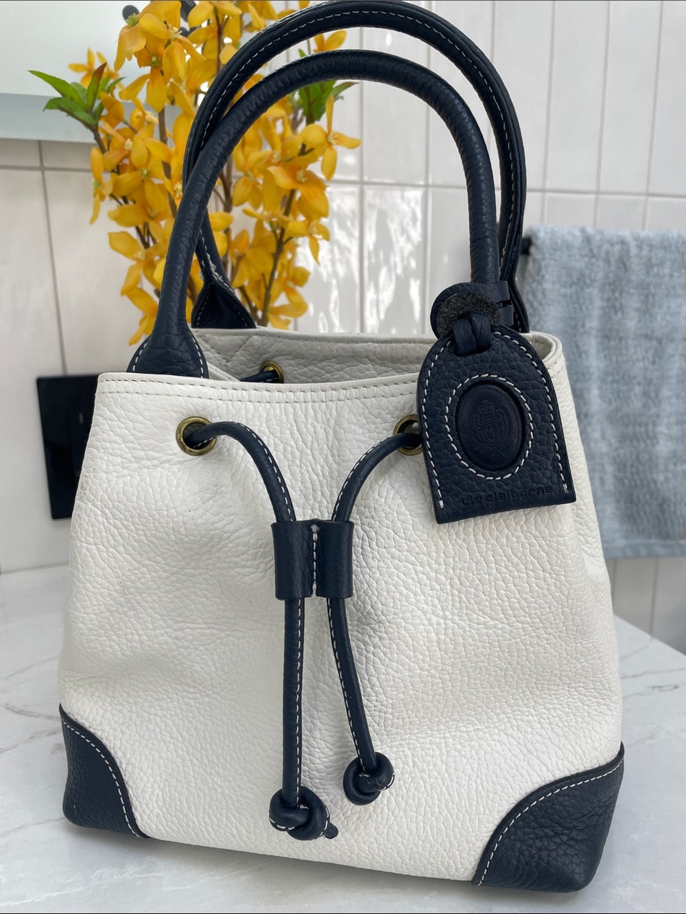 Petite hand bag